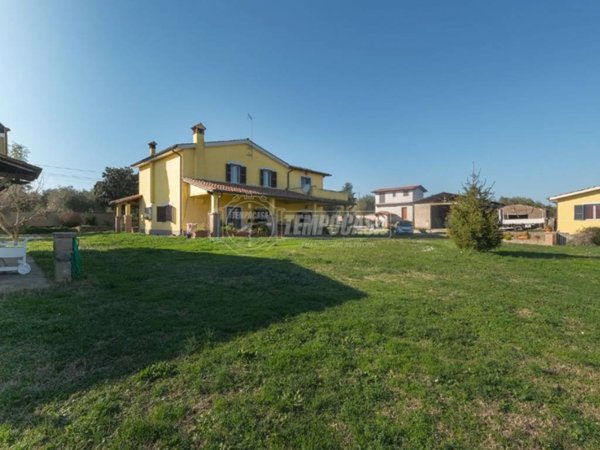 appartamento in vendita a Roma in zona Valle Muricana