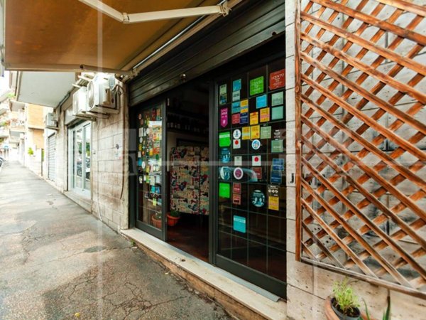 negozio in vendita a Roma in zona Gianicolense
