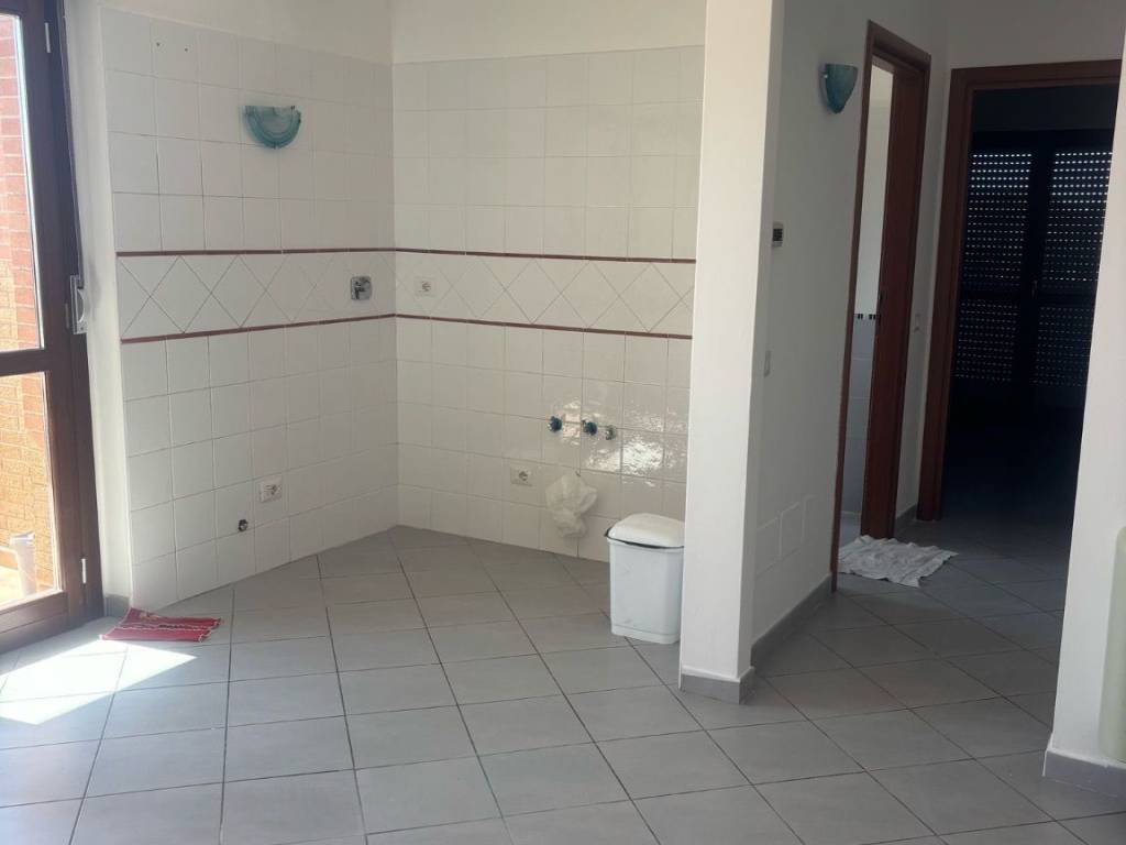 appartamento in vendita a Roma in zona Pantan Monastero