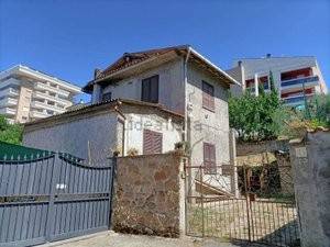 casa indipendente in vendita a Roma