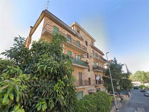 appartamento in vendita a Roma in zona Torre Angela
