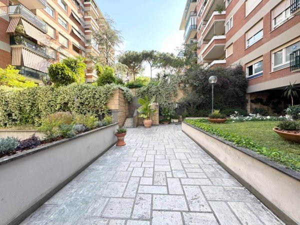 appartamento in vendita a Roma in zona EUR