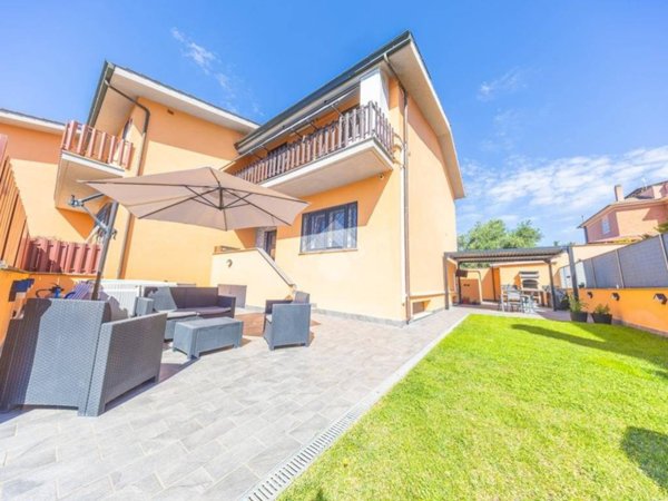 casa indipendente in vendita a Roma in zona Borghesiana