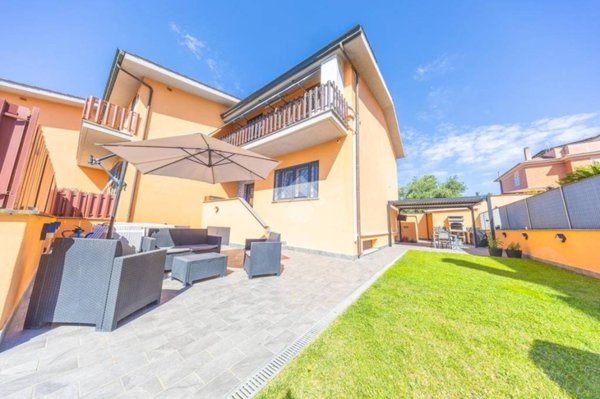 casa indipendente in vendita a Roma in zona Finocchio