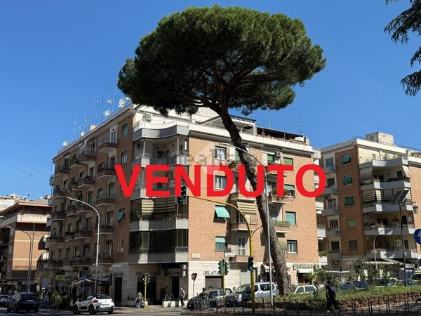 appartamento in vendita a Roma in zona Tuscolano