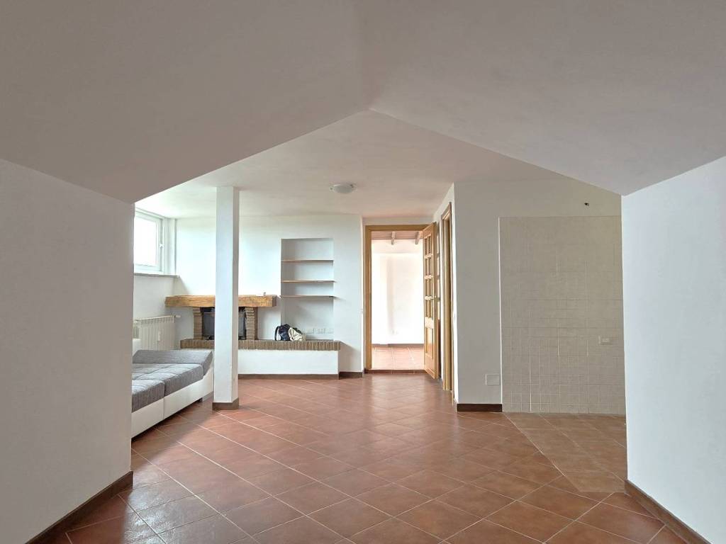 appartamento in vendita a Roma in zona Axa
