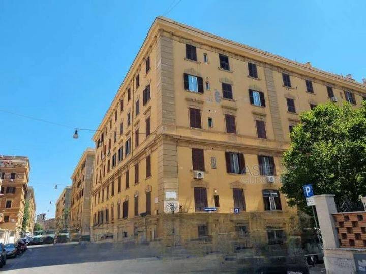 appartamento in vendita a Roma in zona Prenestino-Labicano