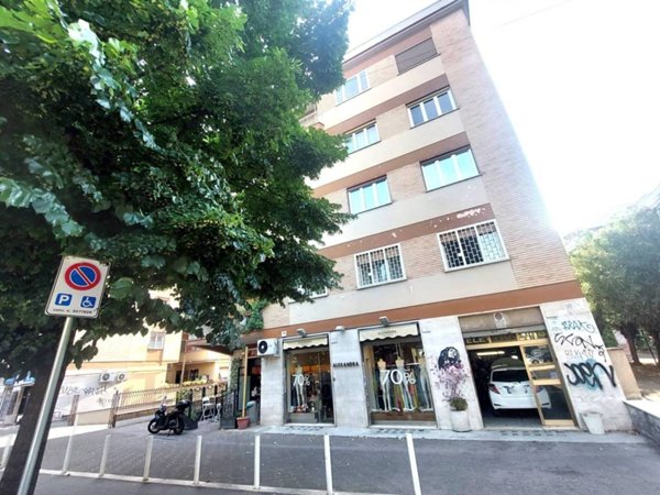 negozio in vendita a Roma in zona Gianicolense
