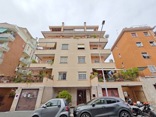 appartamento in vendita a Roma in zona Gianicolense