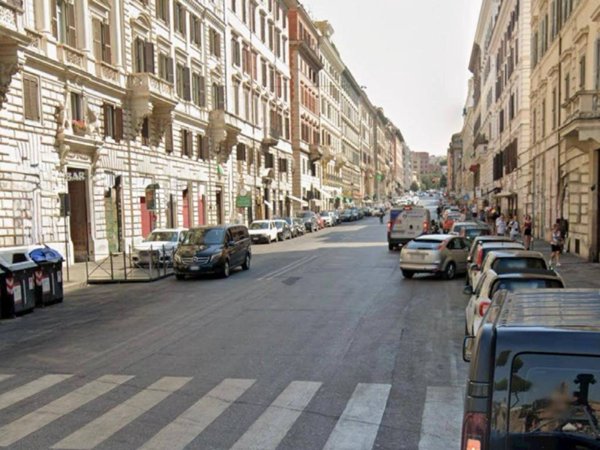 negozio in vendita a Roma in zona Rione Monti/Campitelli