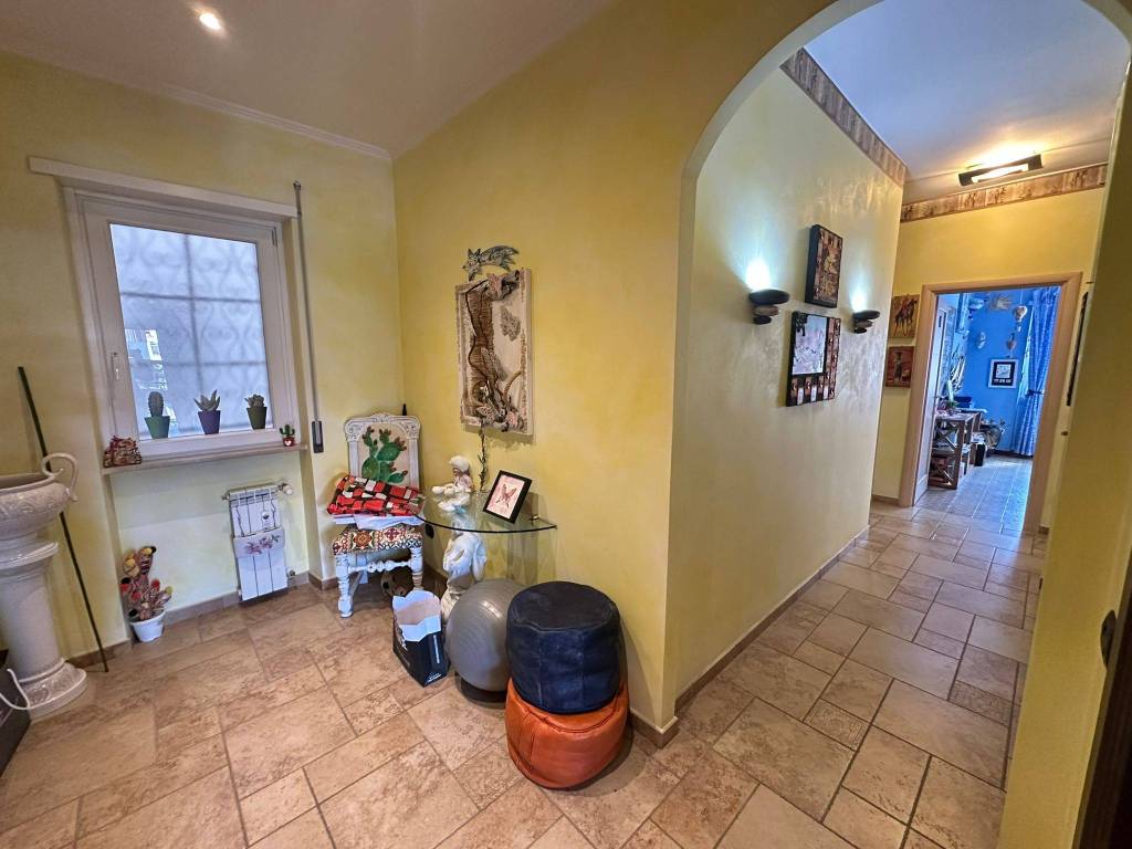 appartamento in vendita a Roma in zona Mostacciano