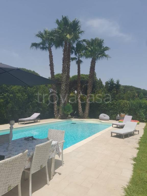 casa indipendente in vendita a Roma in zona Casal Palocco