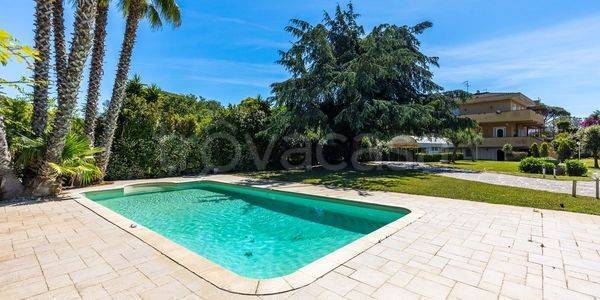 casa indipendente in vendita a Roma in zona Casal Palocco