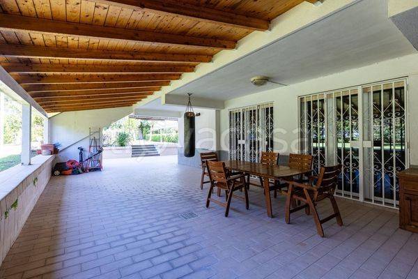 casa indipendente in vendita a Roma in zona Casal Palocco