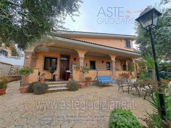 casa indipendente in vendita a Roma in zona Giardini di Corcolle