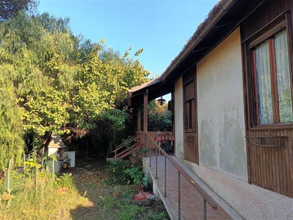 casa indipendente in vendita a Roma in zona Infernetto