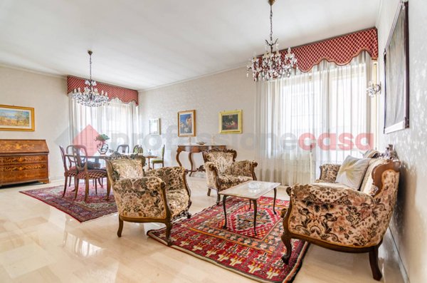 appartamento in vendita a Roma in zona Appio Claudio