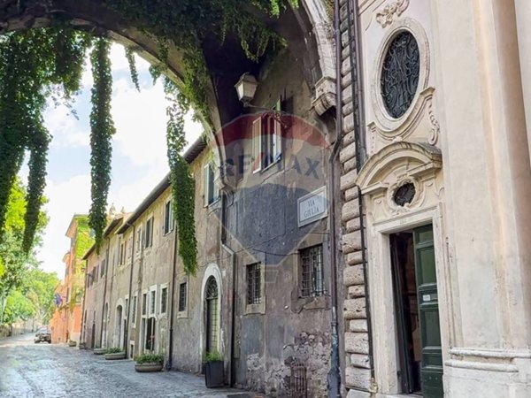 appartamento in vendita a Roma in zona Rione Regola