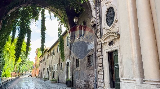 appartamento in vendita a Roma in zona Rione Regola