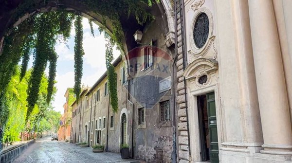 appartamento in vendita a Roma in zona Rione Regola