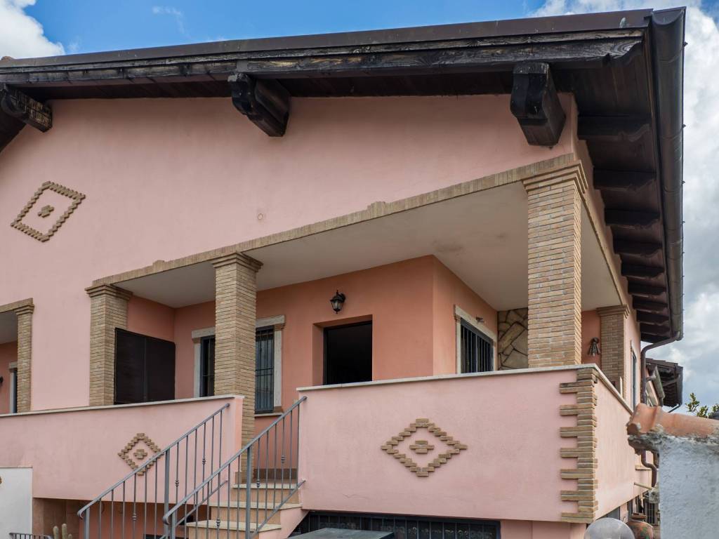 casa indipendente in vendita a Roma in zona Ostia Antica