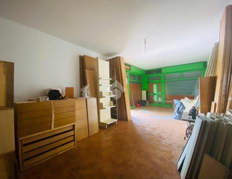 locale commerciale in vendita a Roma in zona Casal Palocco