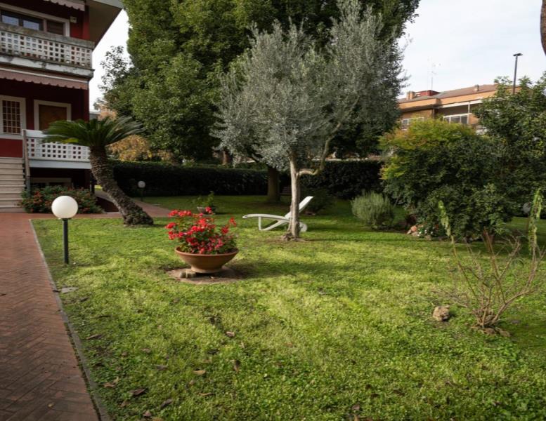 casa indipendente in vendita a Roma in zona Mostacciano
