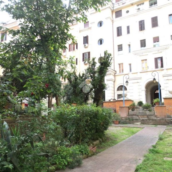 appartamento in vendita a Roma in zona Appio Latino