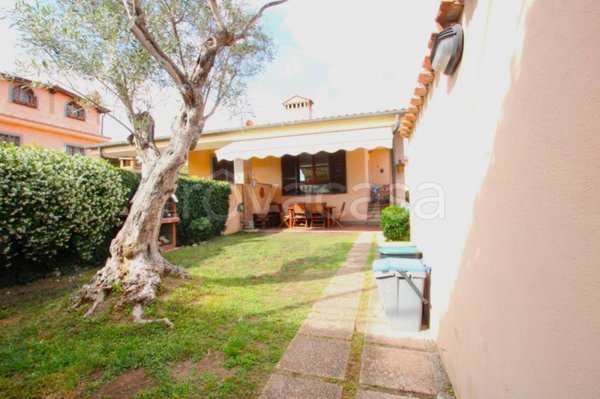 casa indipendente in vendita a Roma in zona Infernetto