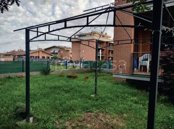 appartamento in vendita a Roma in zona Lunghezza