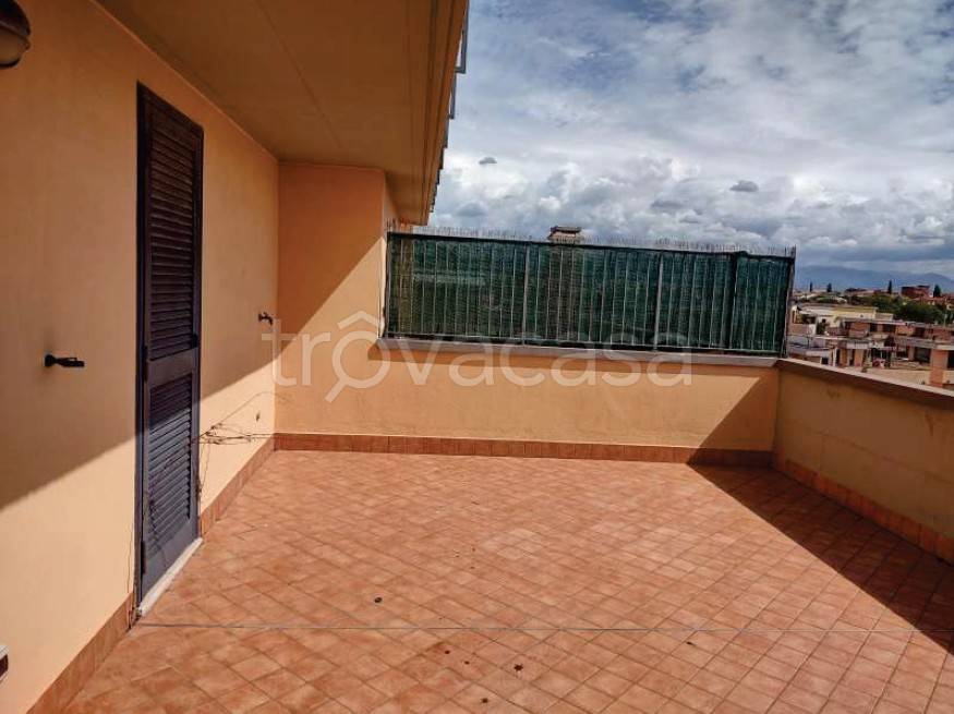 appartamento in vendita a Roma in zona Lunghezza