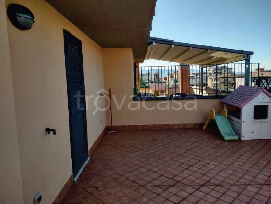 appartamento in vendita a Roma in zona Lunghezza