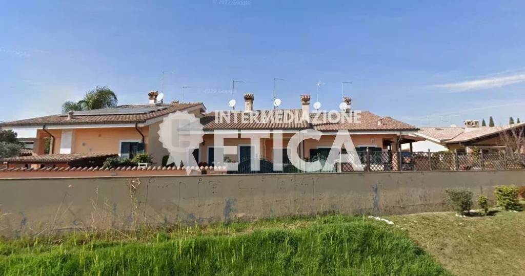 casa indipendente in vendita a Roma in zona Ostia Antica