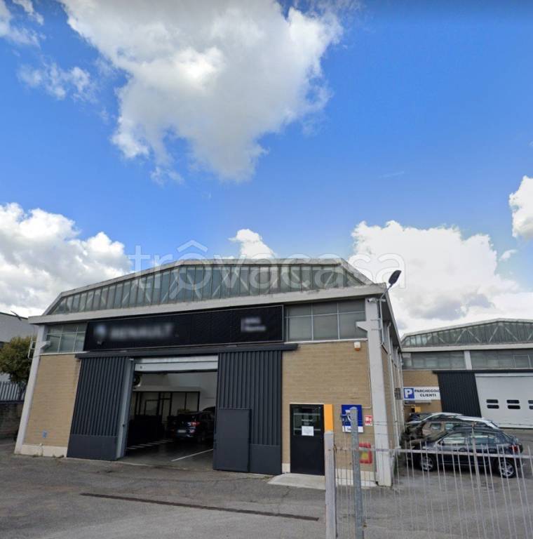 negozio in vendita a Roma in zona San Basilio