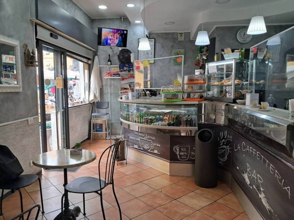 negozio in vendita a Roma in zona Prenestino-Centocelle
