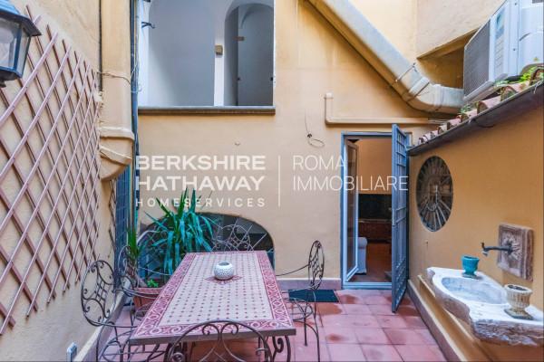 appartamento in vendita a Roma in zona Rione Regola