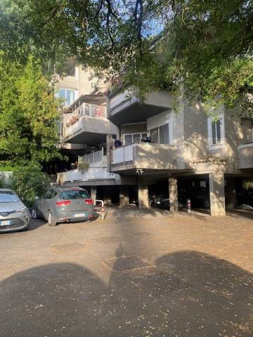 appartamento in vendita a Roma in zona Tomba di Nerone