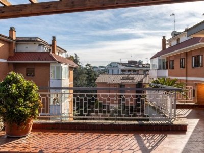 appartamento in vendita a Roma in zona Tomba di Nerone