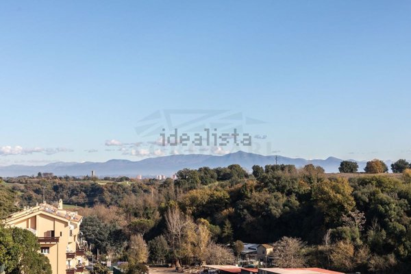 appartamento in vendita a Roma in zona Tomba di Nerone