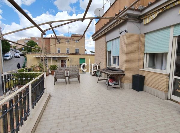 appartamento in vendita a Roma in zona Colle del Sole