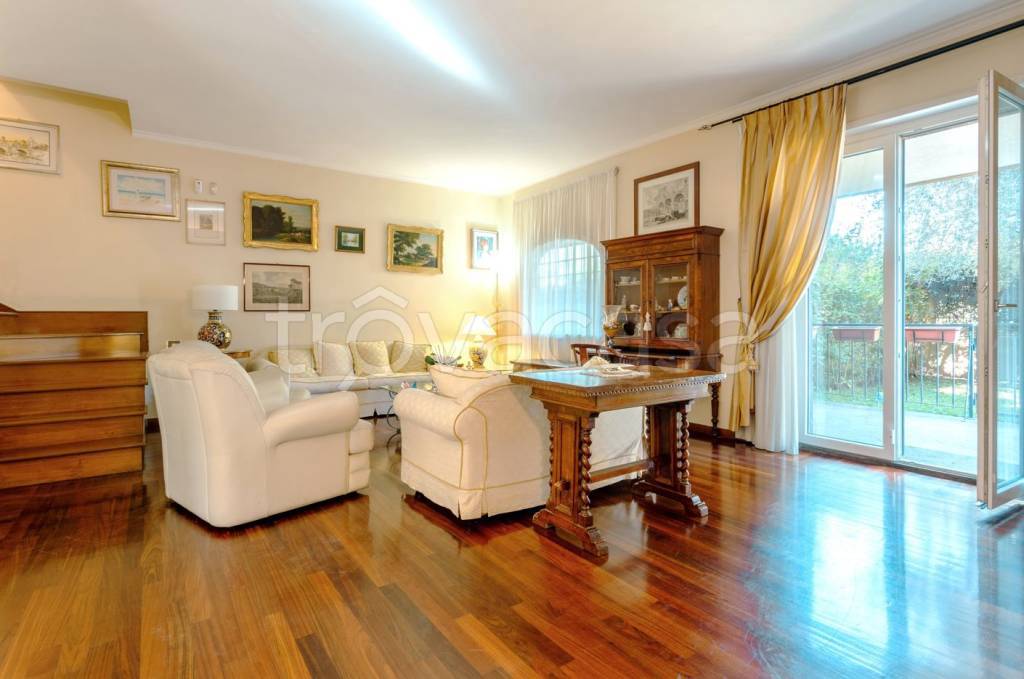 casa indipendente in vendita a Roma in zona Appio Pignatelli