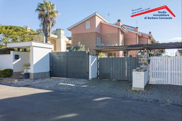 casa indipendente in vendita a Roma in zona Axa