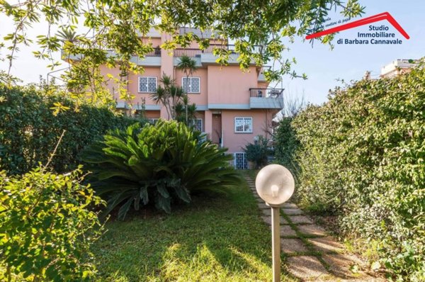 casa indipendente in vendita a Roma in zona Axa