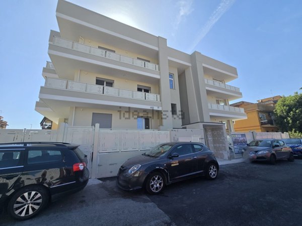 appartamento in vendita a Roma in zona Torre Angela