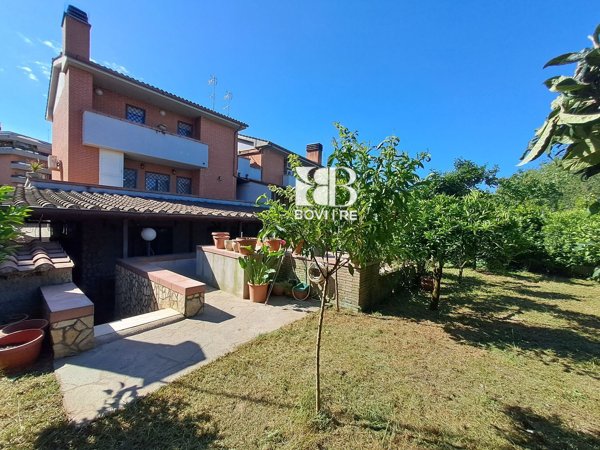 casa indipendente in vendita a Roma in zona Selva Candida