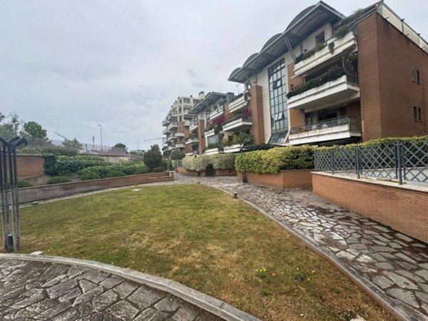 appartamento in vendita a Roma in zona Ostiense