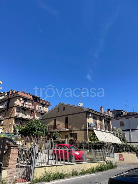 casa indipendente in vendita a Roma