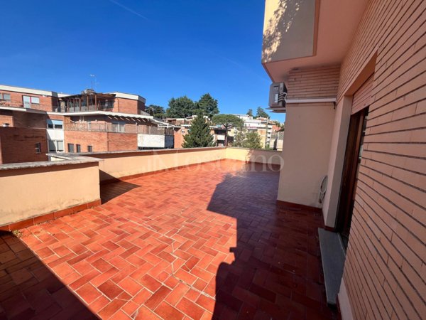 casa indipendente in vendita a Roma in zona Tomba di Nerone