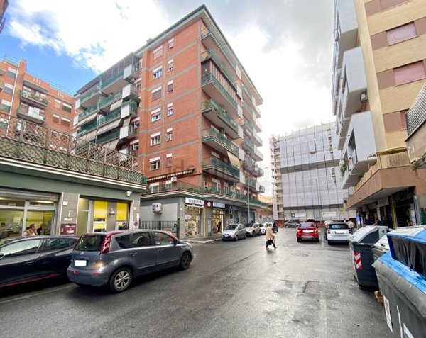 locale commerciale in vendita a Roma in zona Pietralata