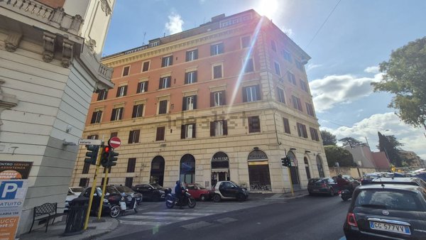locale commerciale in vendita a Roma in zona Salario